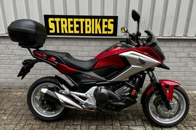 Honda NC750X (2016)