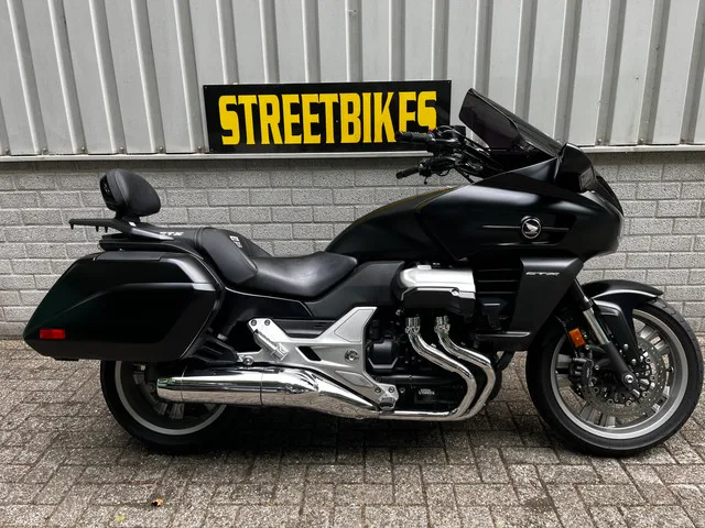 Honda CTX 1300 (2014) — foto 1