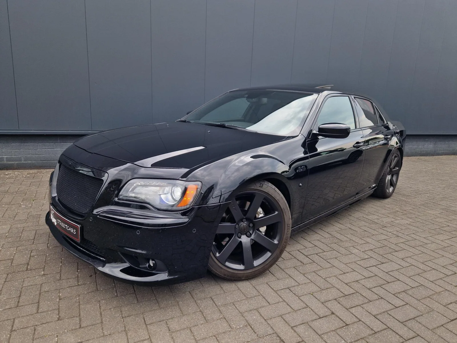 Chrysler 300C SRT-8 (2013) — foto 1