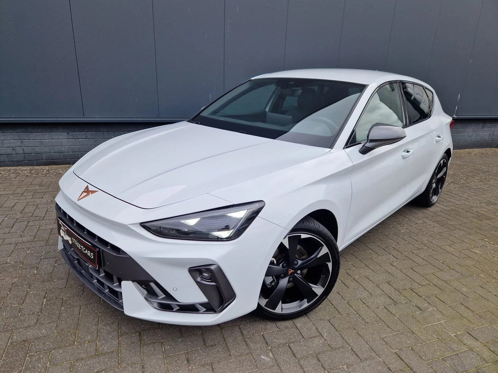 CUPRA Leon (2025) — foto 1