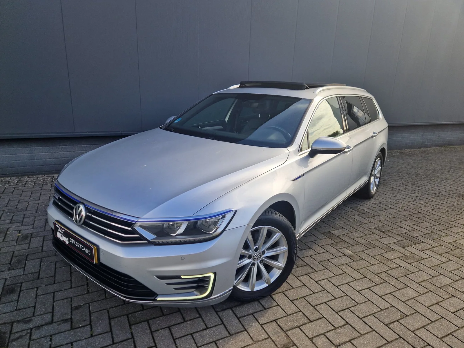 Volkswagen Passat (2016) — foto 1