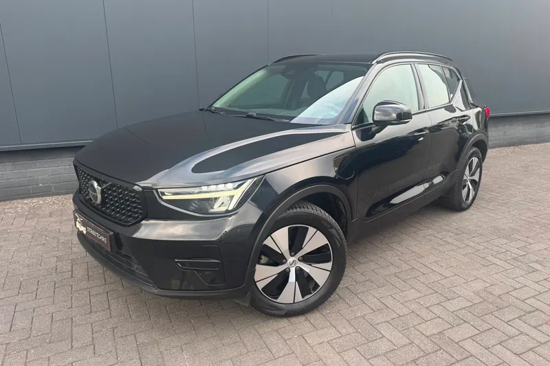 Volvo XC40 (2023)