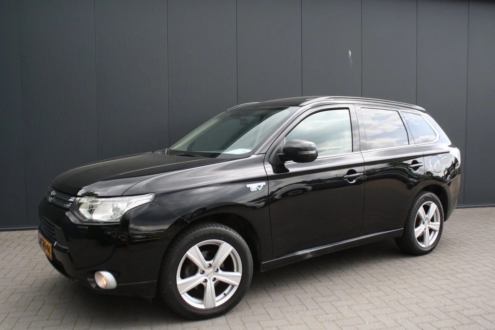Mitsubishi Outlander (2013) — foto 1