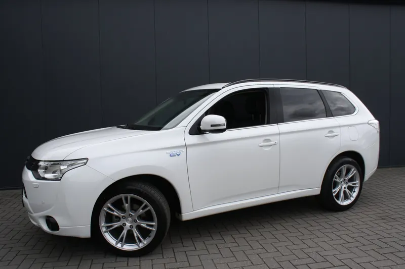 Mitsubishi Outlander (2013)