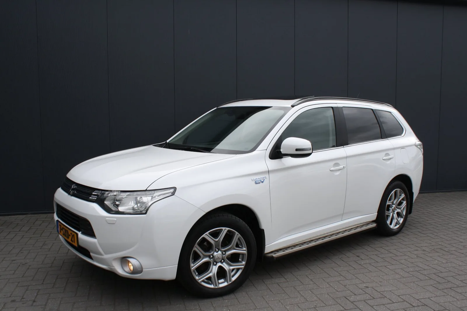 Mitsubishi Outlander (2013) — foto 1