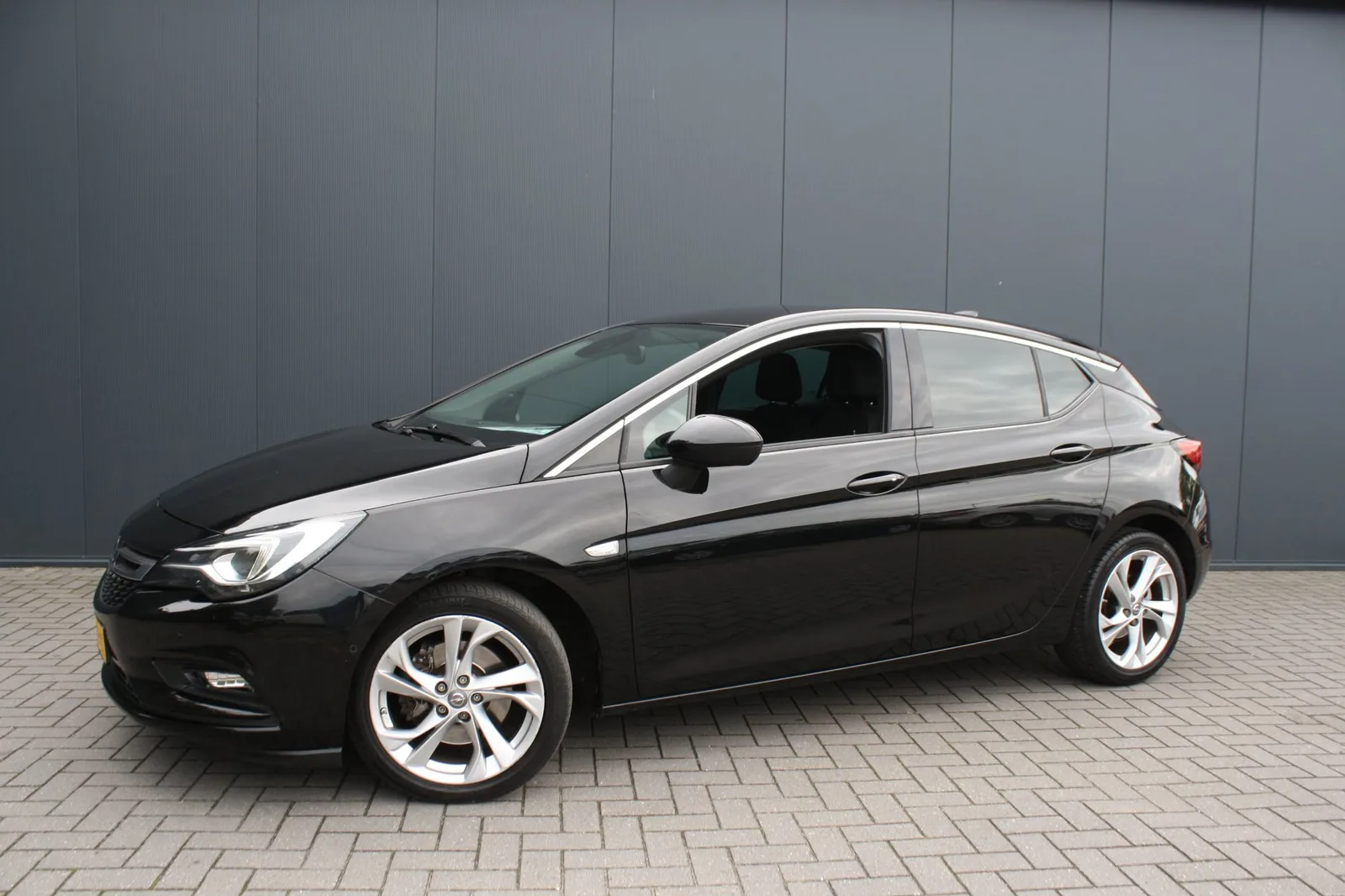 Opel Astra (2018) — foto 1