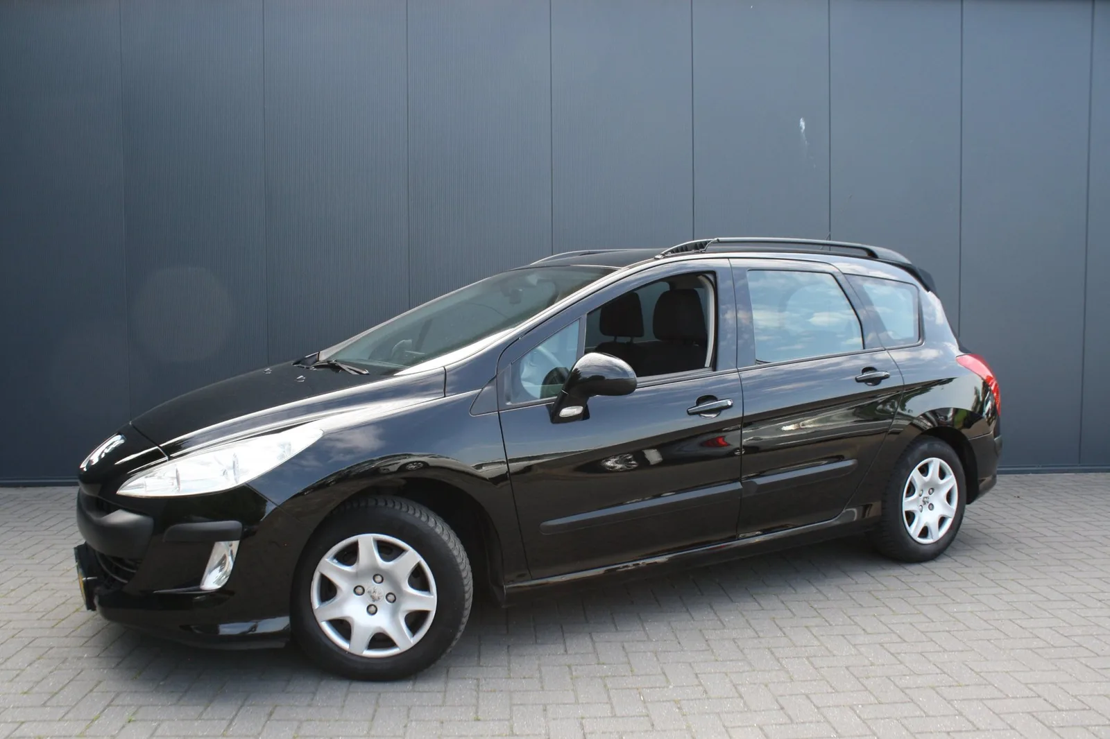 Peugeot 308 (2011) — foto 1