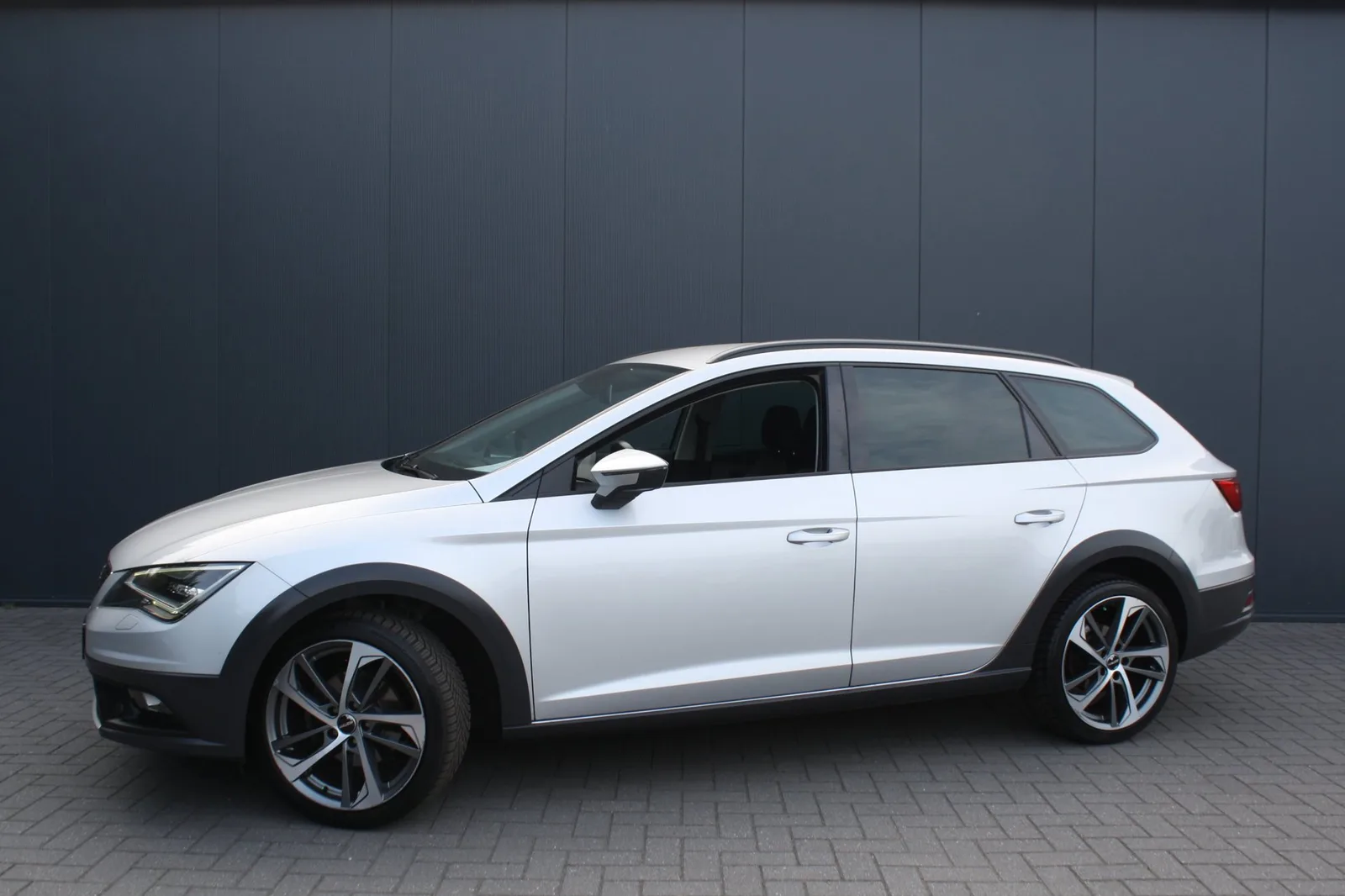 SEAT Leon (2015) — foto 1