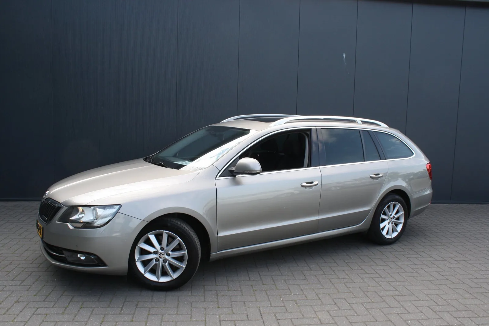 Škoda Superb (2014) — foto 1
