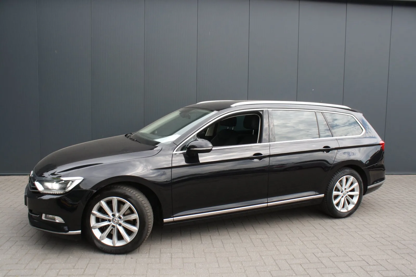 Volkswagen Passat (2017) — foto 1