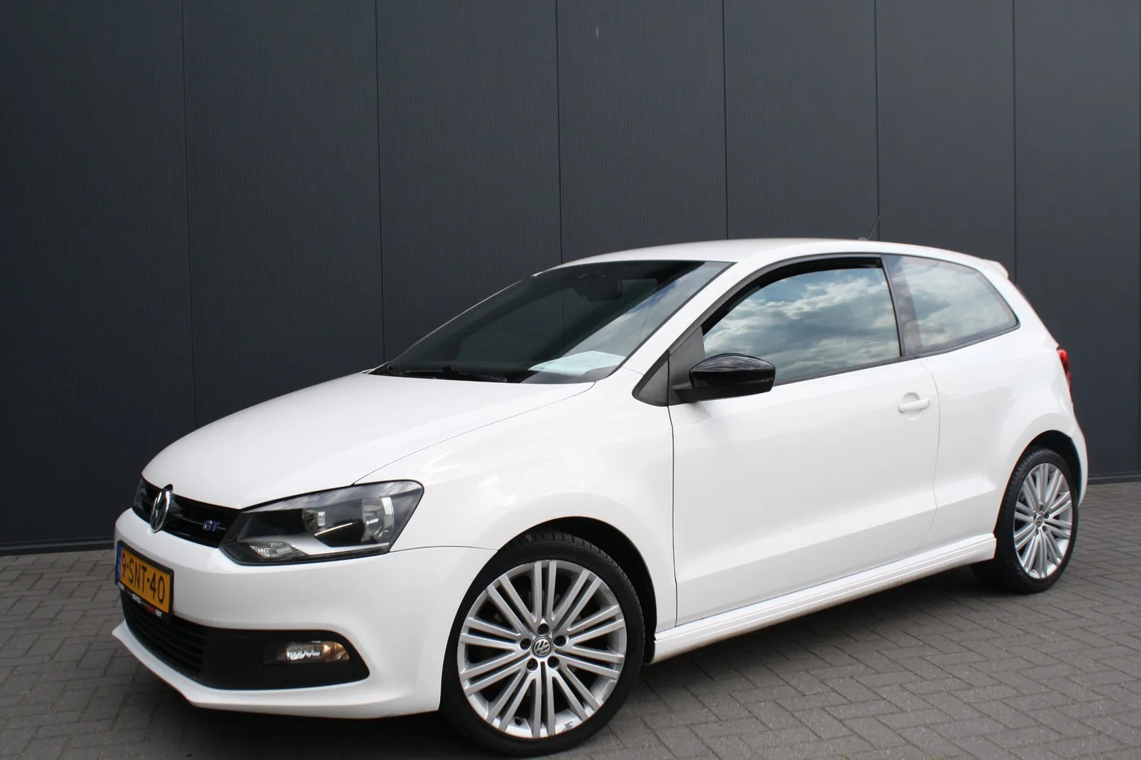Volkswagen Polo (2013) — foto 1