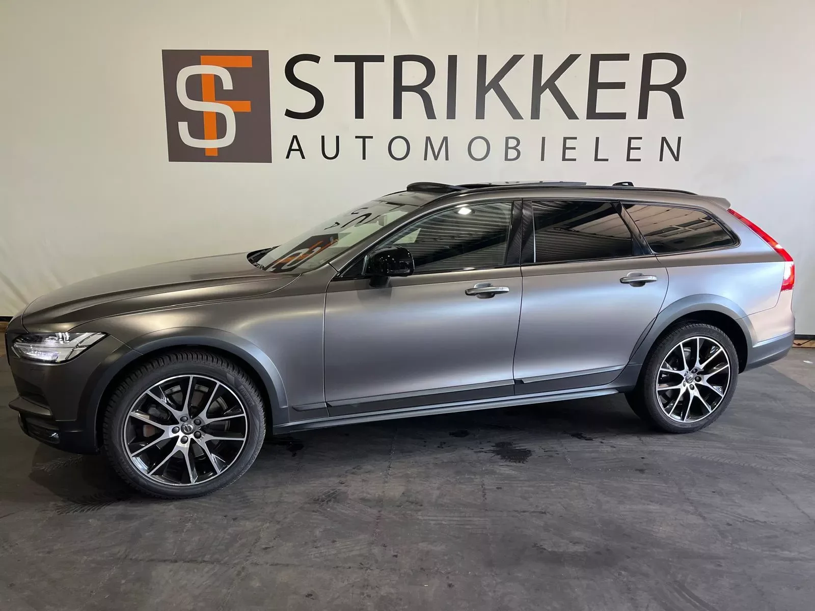 Volvo V90 Cross Country (2017) — foto 1