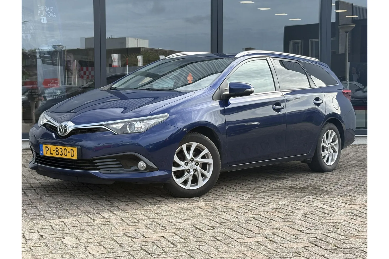 Toyota Auris (2017) — foto 1