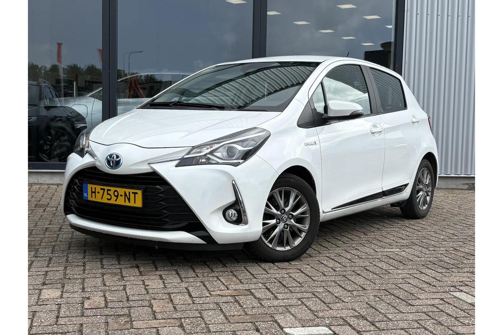 Toyota Yaris (2017) — foto 1