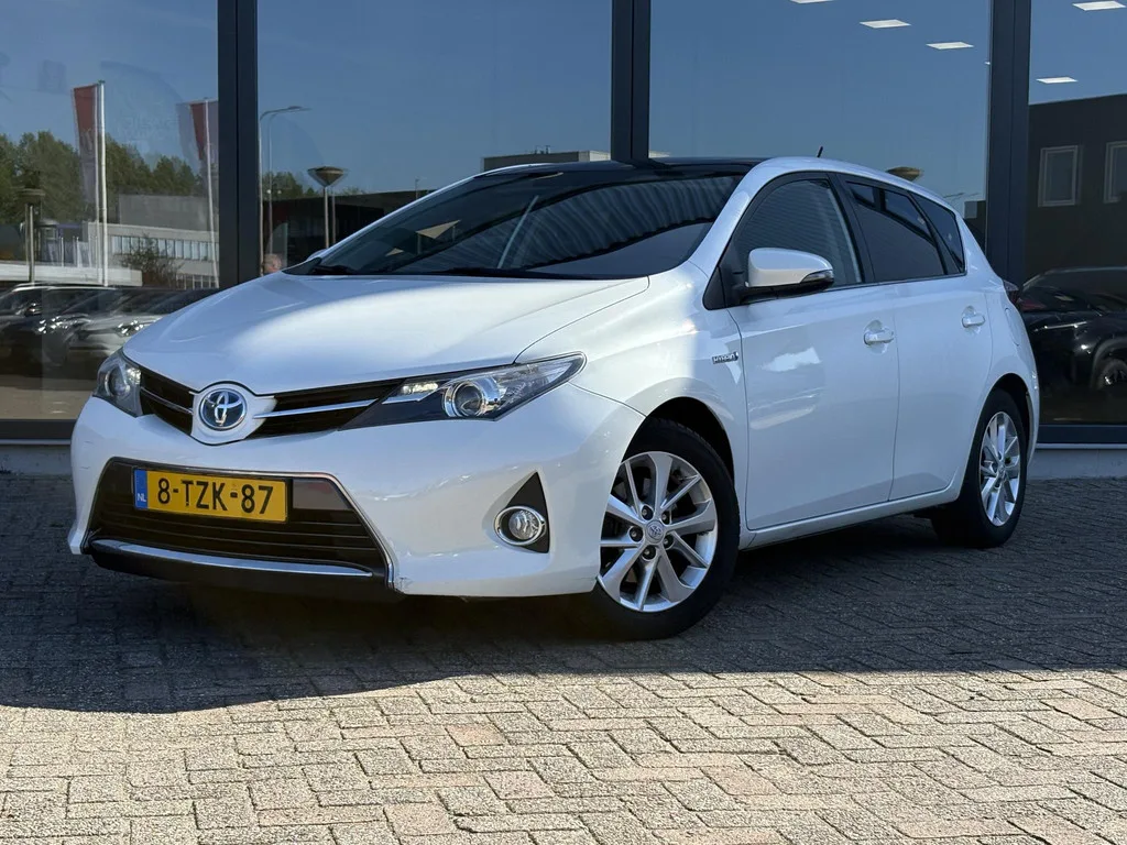 Toyota Auris (2014) — foto 1