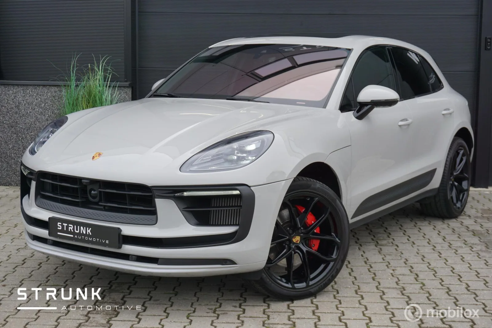 Porsche Macan (2021) — foto 1