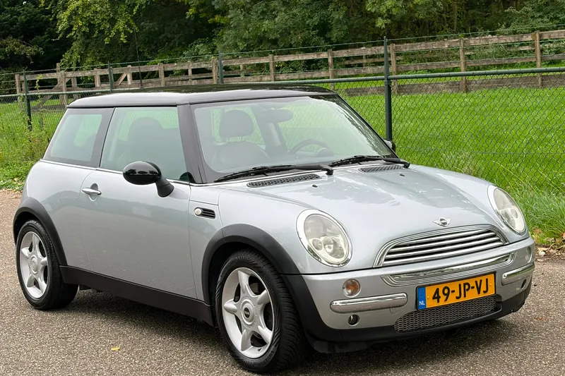 MINI Cooper (2002)