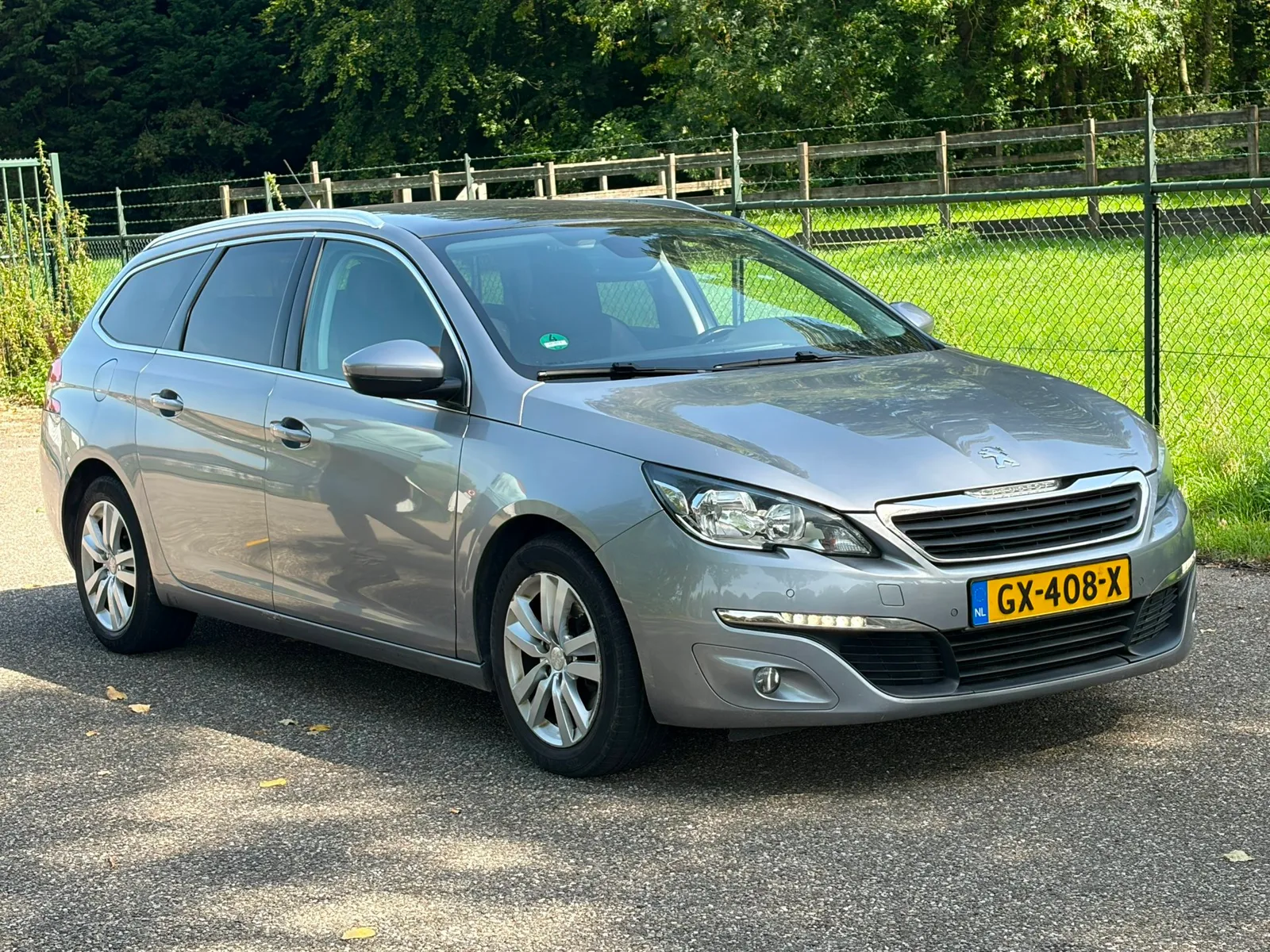 Peugeot 308 (2015) — foto 1