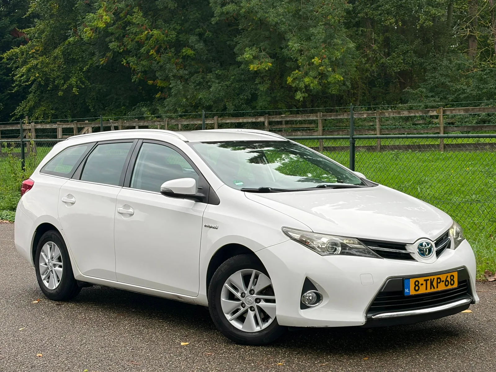 Toyota Auris (2014) — foto 1