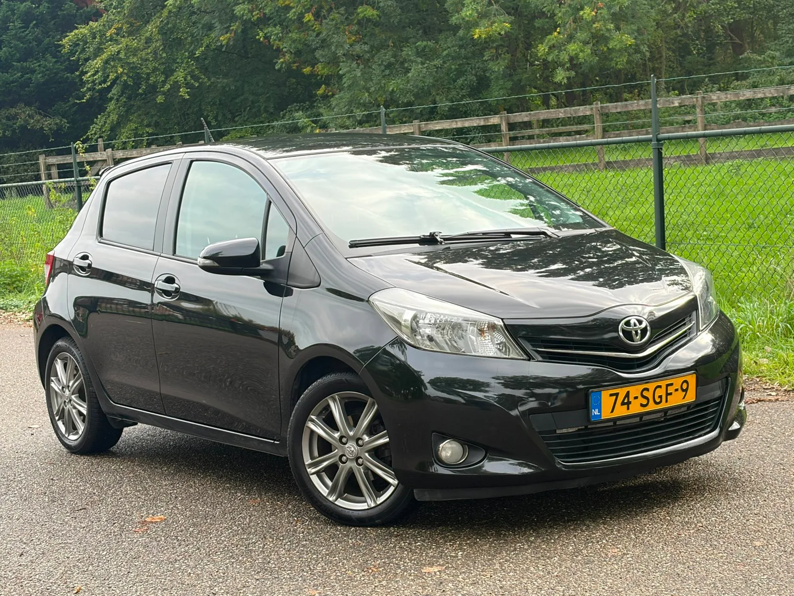 Toyota Yaris (2011) — foto 1