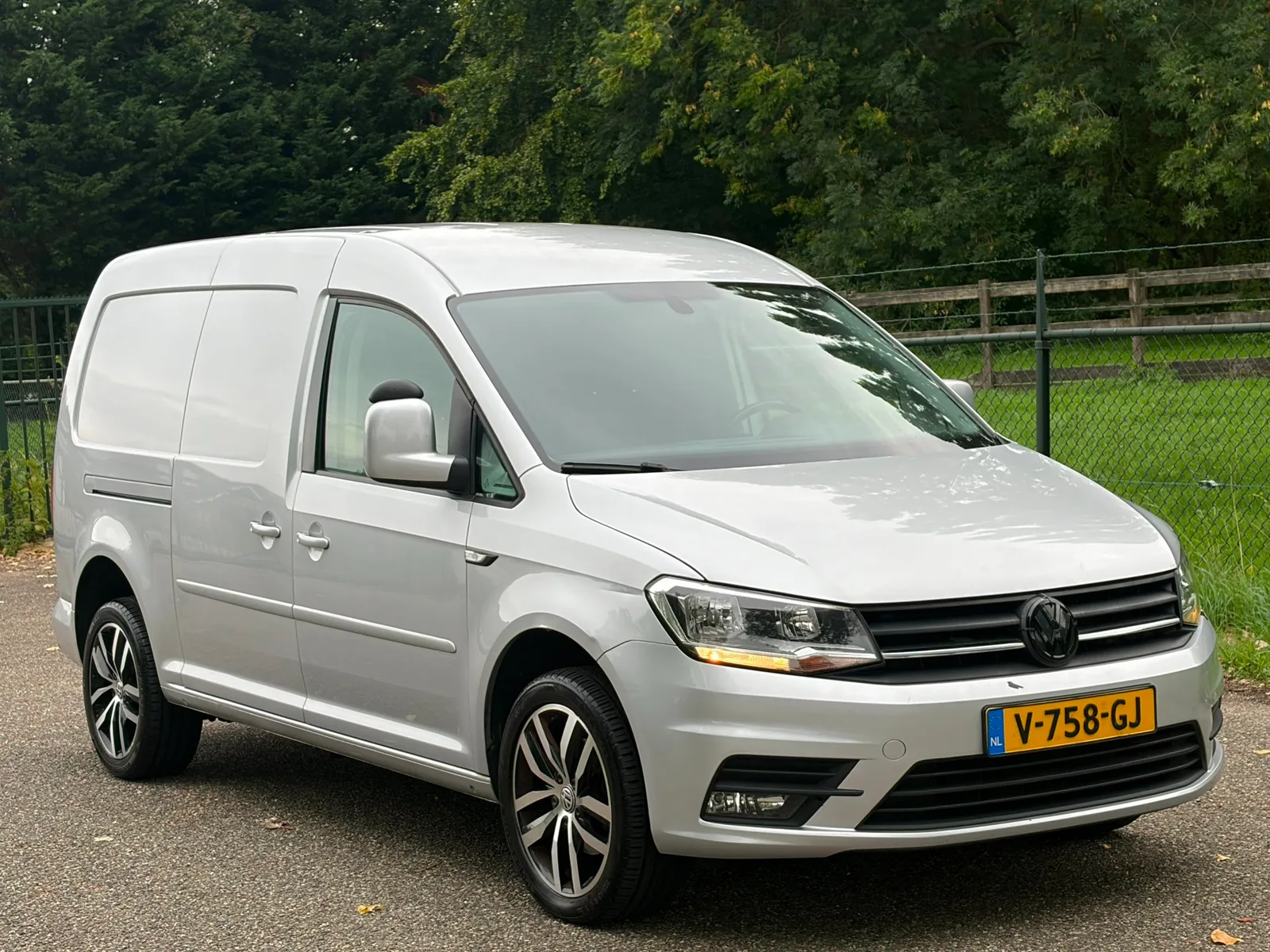 Volkswagen Caddy (2017) — foto 1