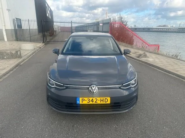 Volkswagen Golf (2021) — foto 1