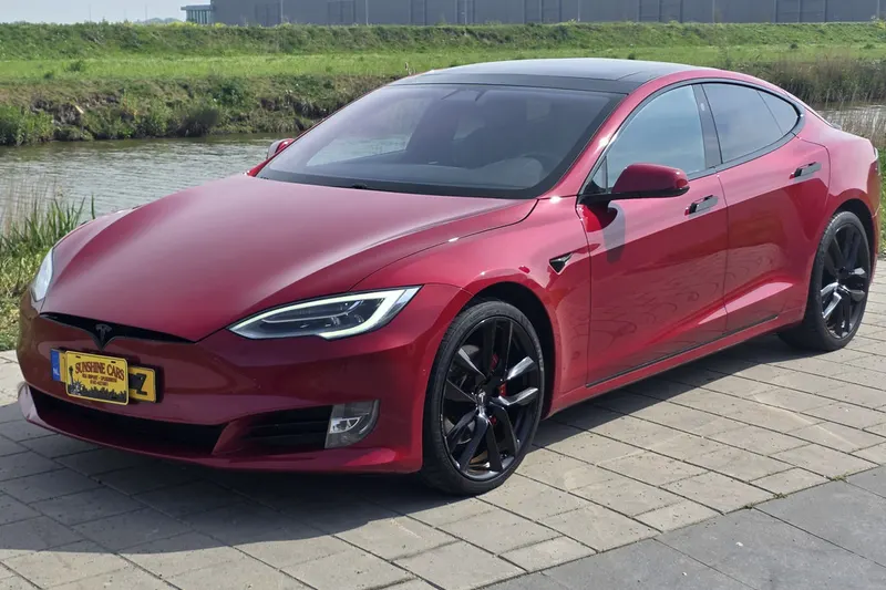 Tesla Model S (2017)