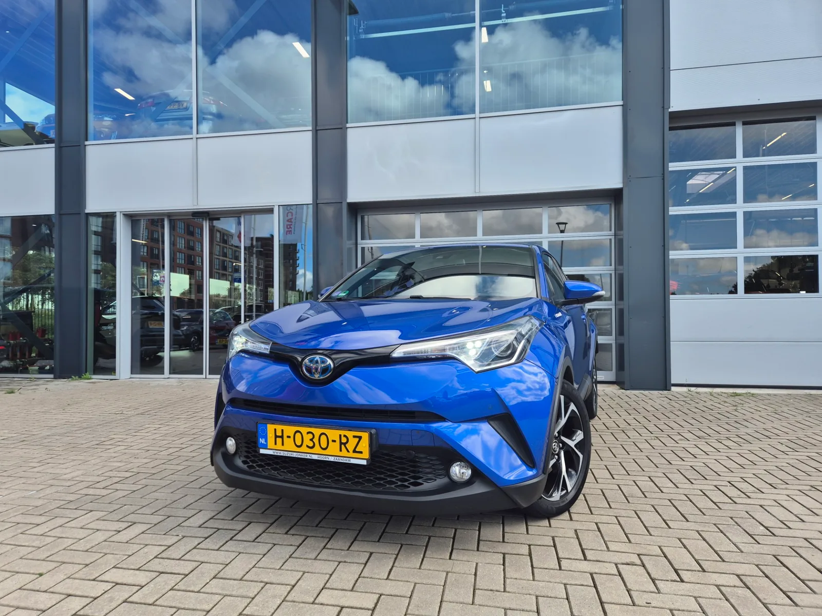 Toyota C-HR (2019) — foto 1