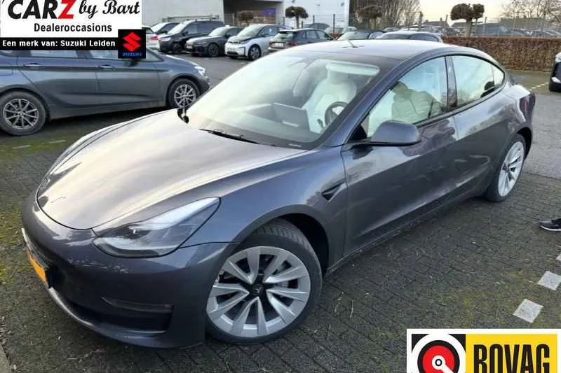 Tesla Model 3 (2023)