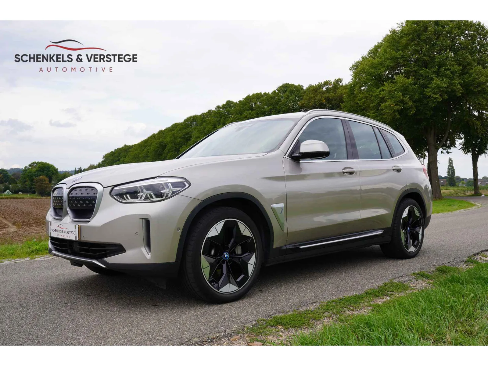 BMW iX3 (2021) — foto 1
