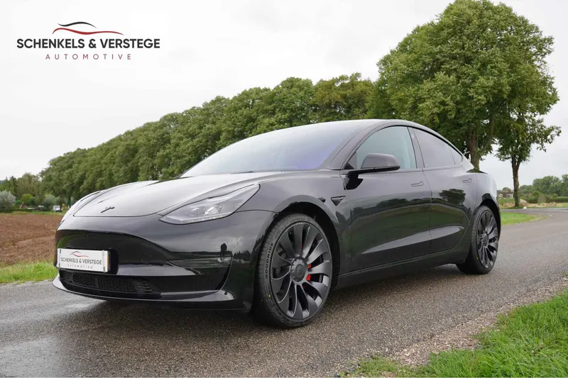 Tesla Model 3 (2023)