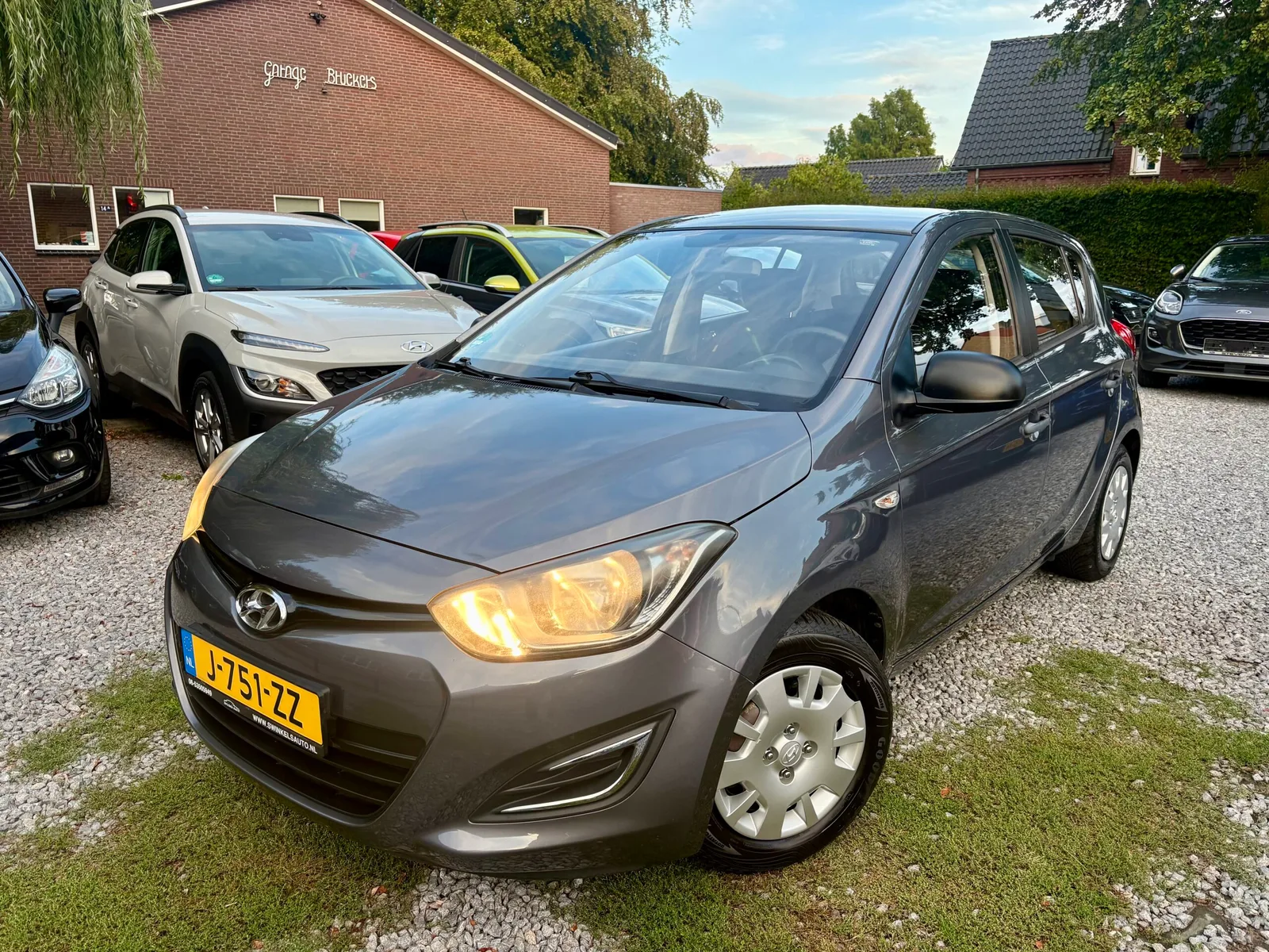 Hyundai Business (2014) — foto 1