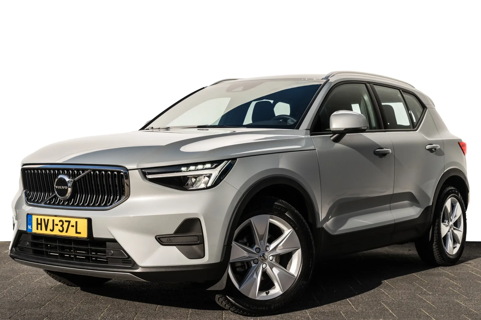 Volvo XC40 (2025) — foto 1