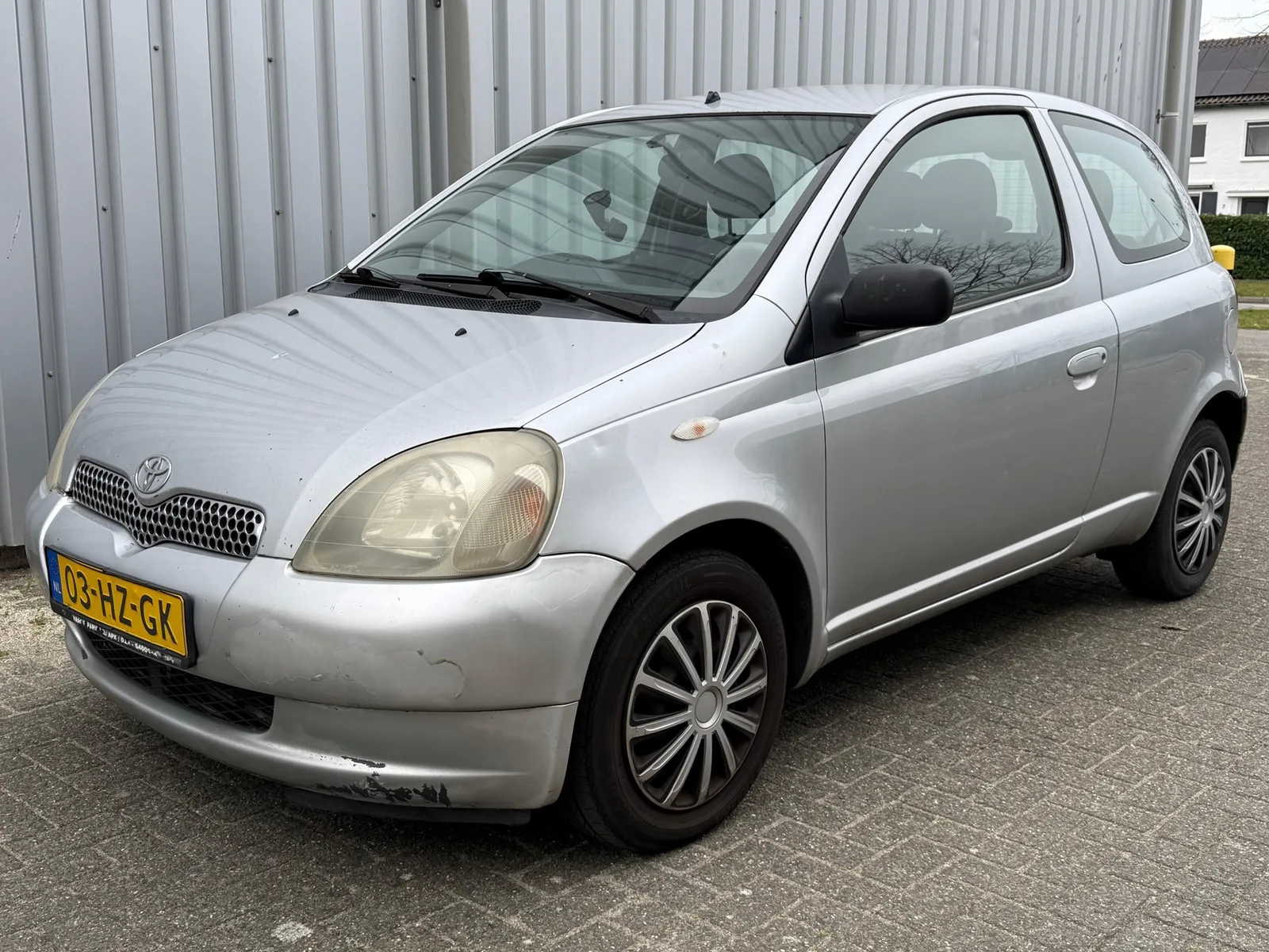 Toyota Yaris (2002) — foto 1