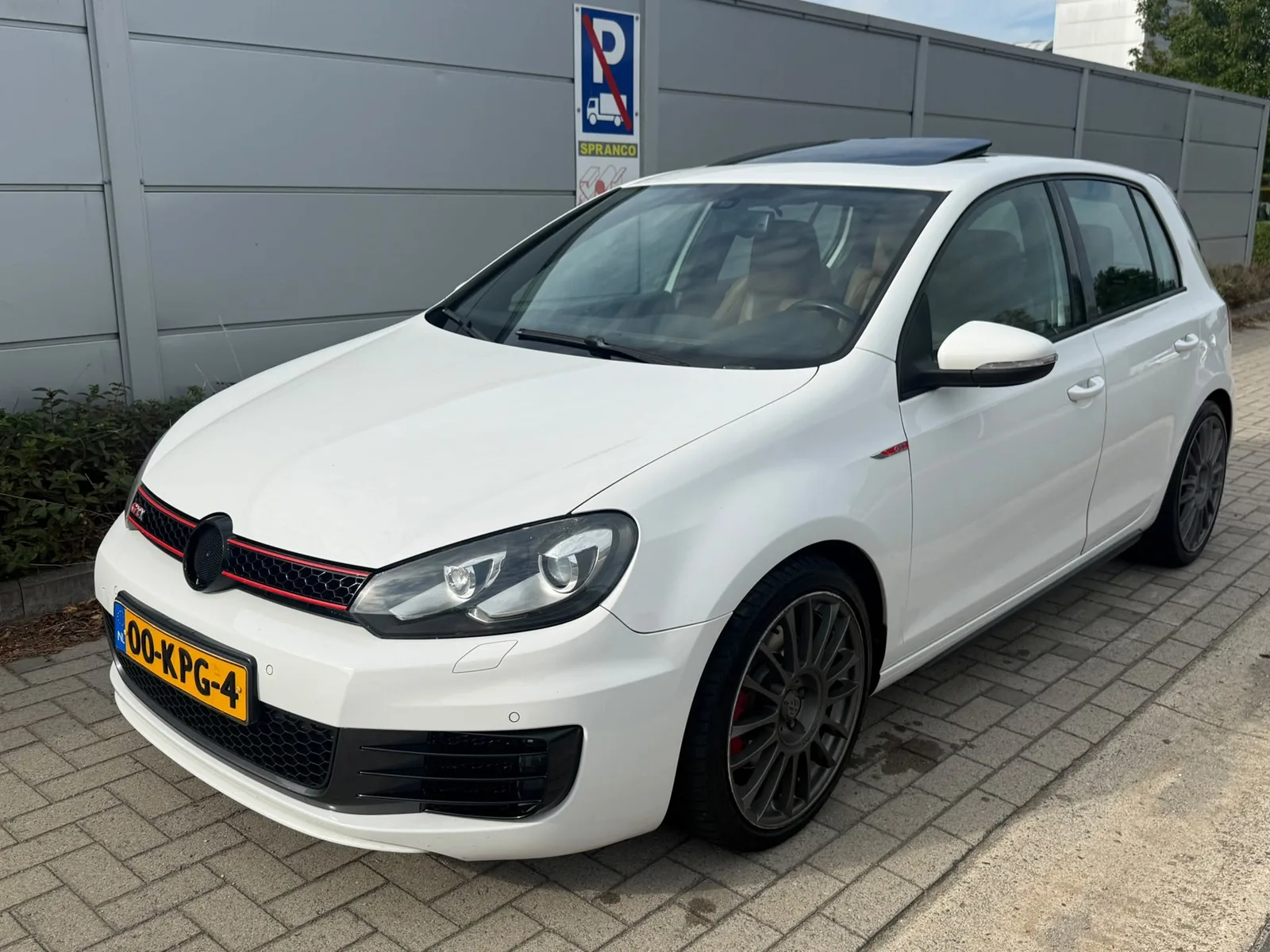 Volkswagen Golf (2010) — foto 1
