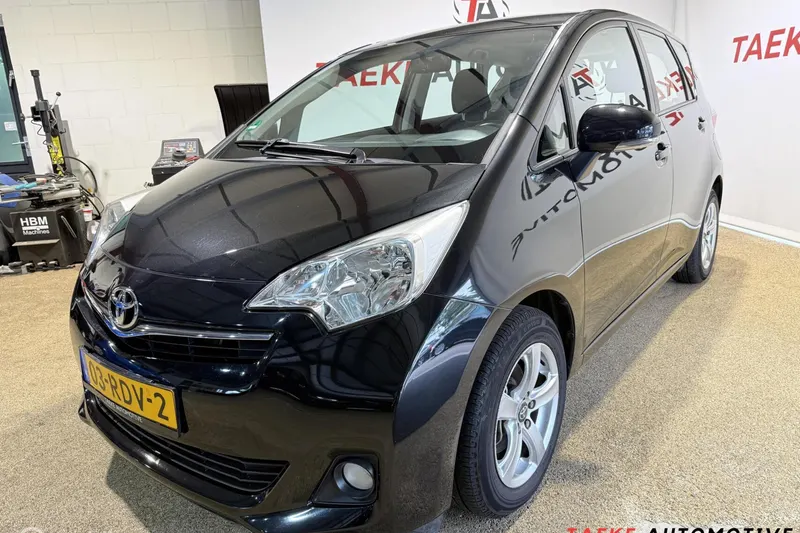 Toyota Verso-S (2011)