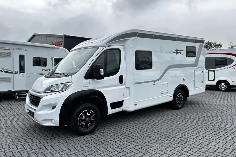 Laika Compact v 9 Enkele-bedden/6.60m/2021 (2021)