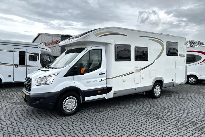 Caravans International elliot Queensbed/2016/hefbed! (2016)
