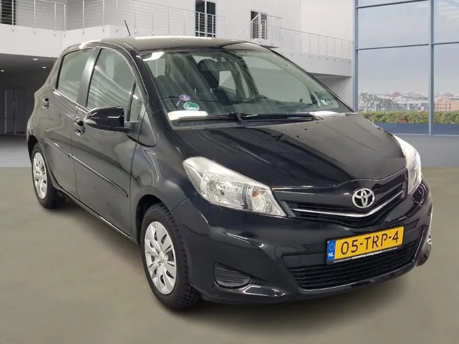Toyota Yaris (2012) — foto 1
