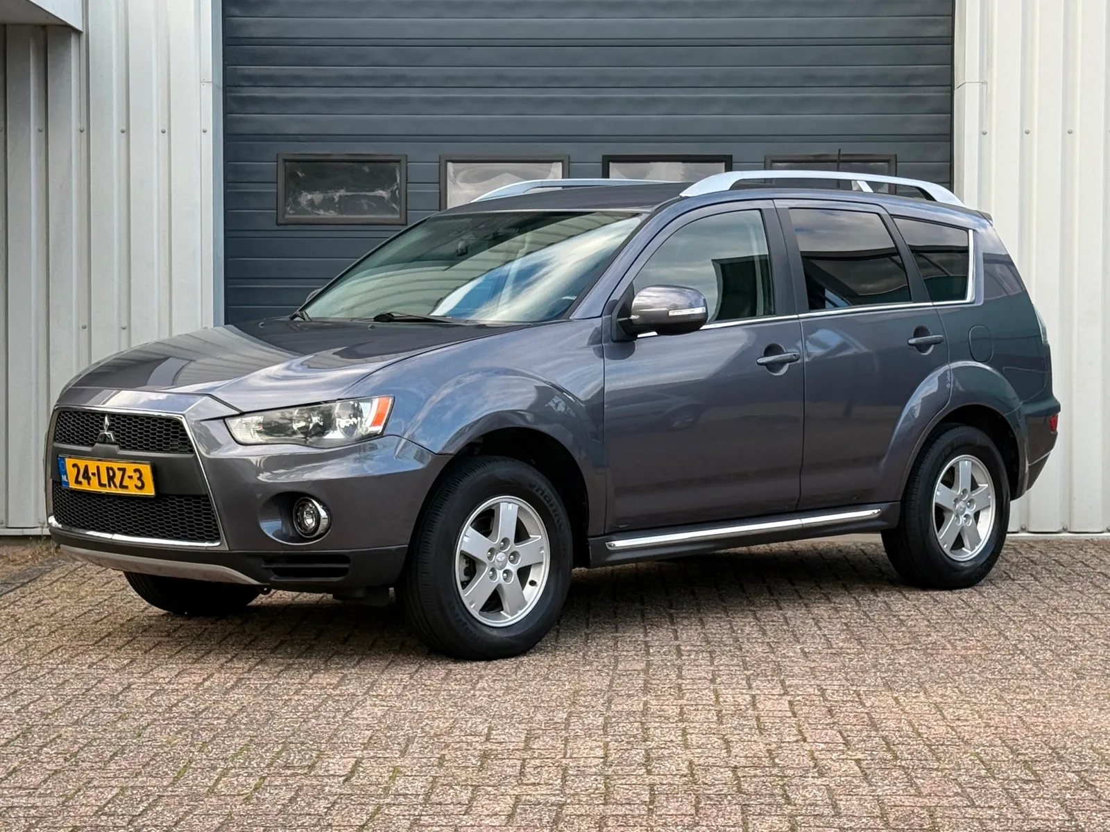 Mitsubishi Outlander (2010) — foto 1
