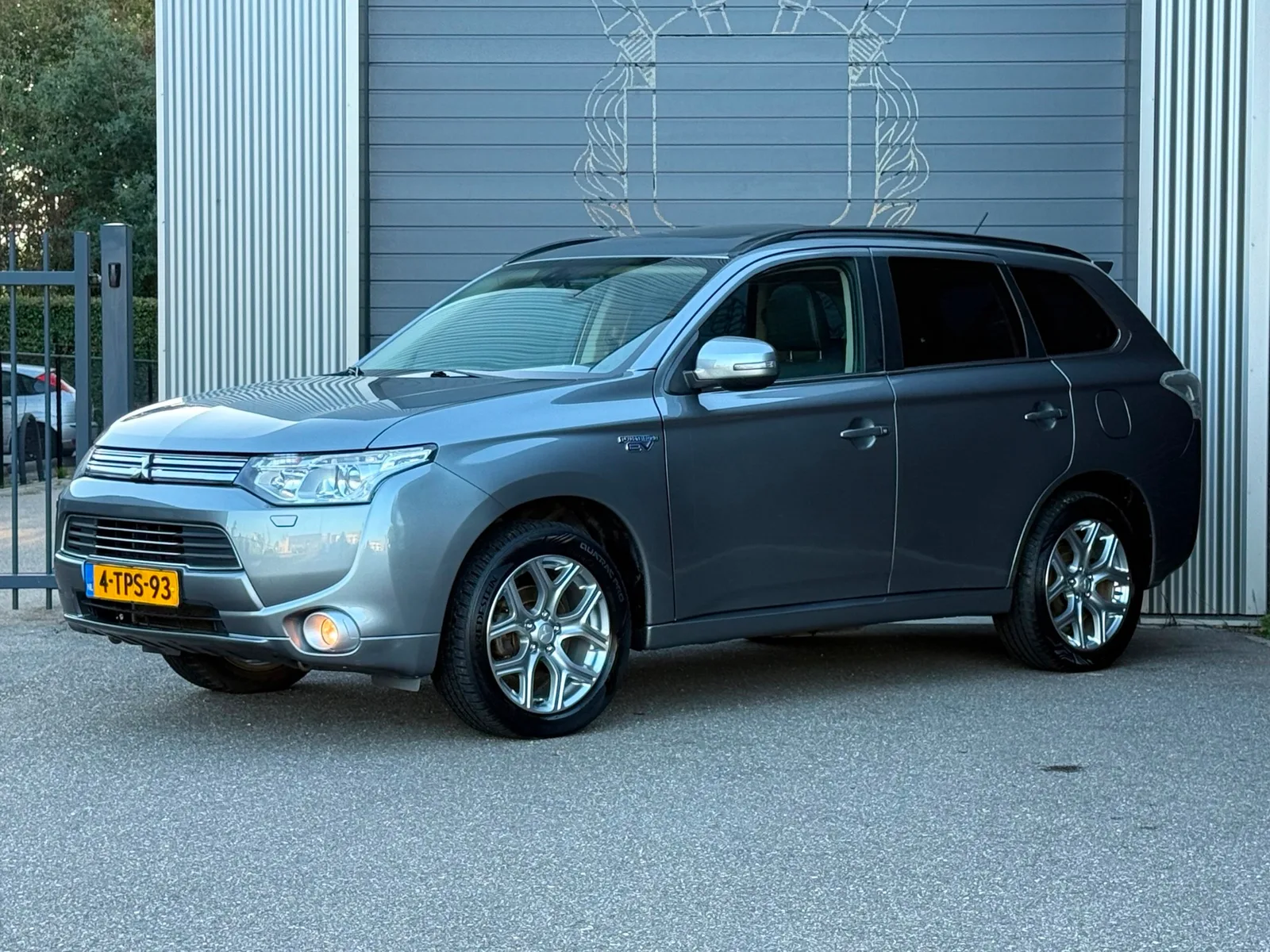 Mitsubishi Outlander (2014) — foto 1