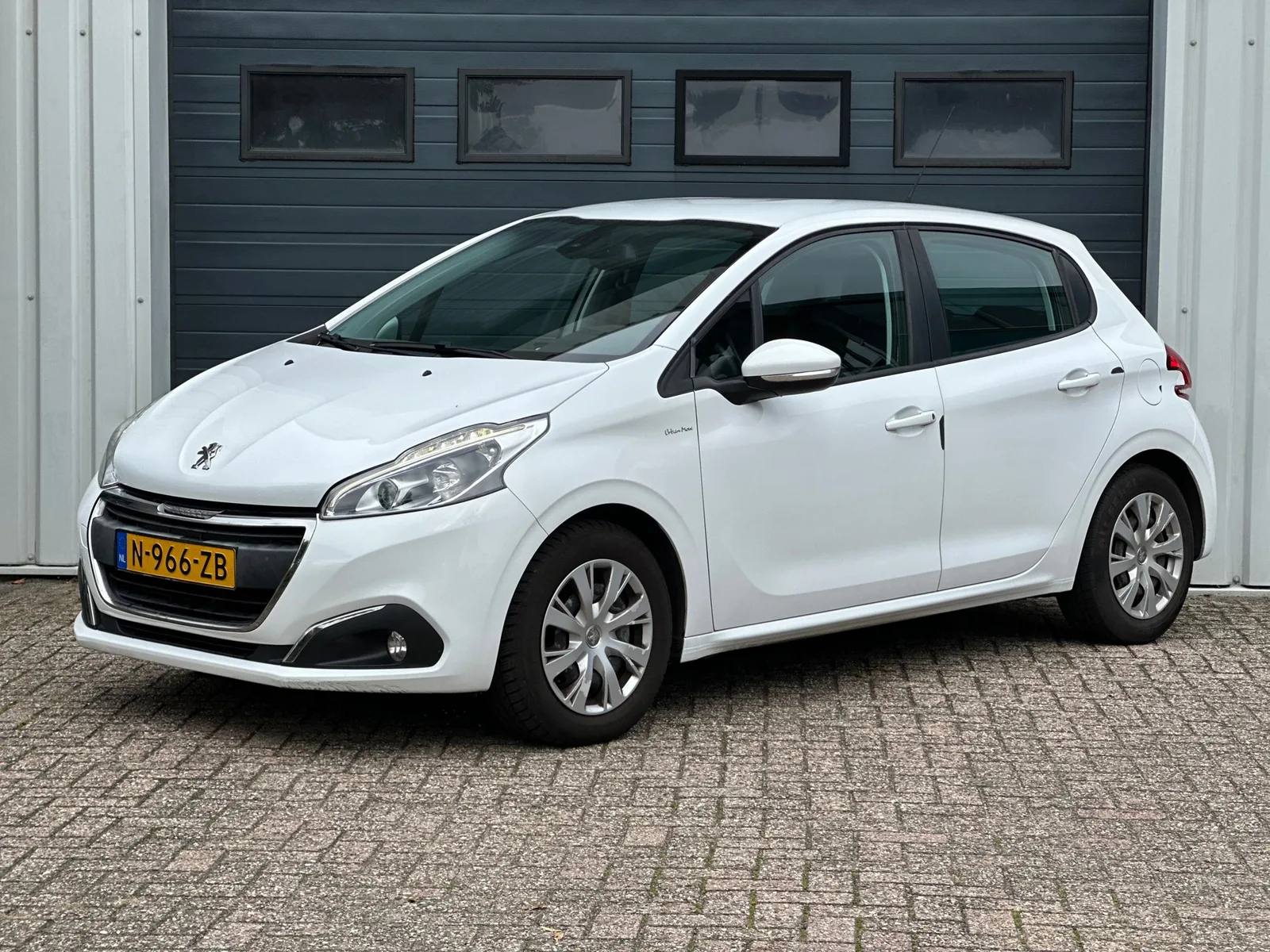 Peugeot 208 (2016) — foto 1