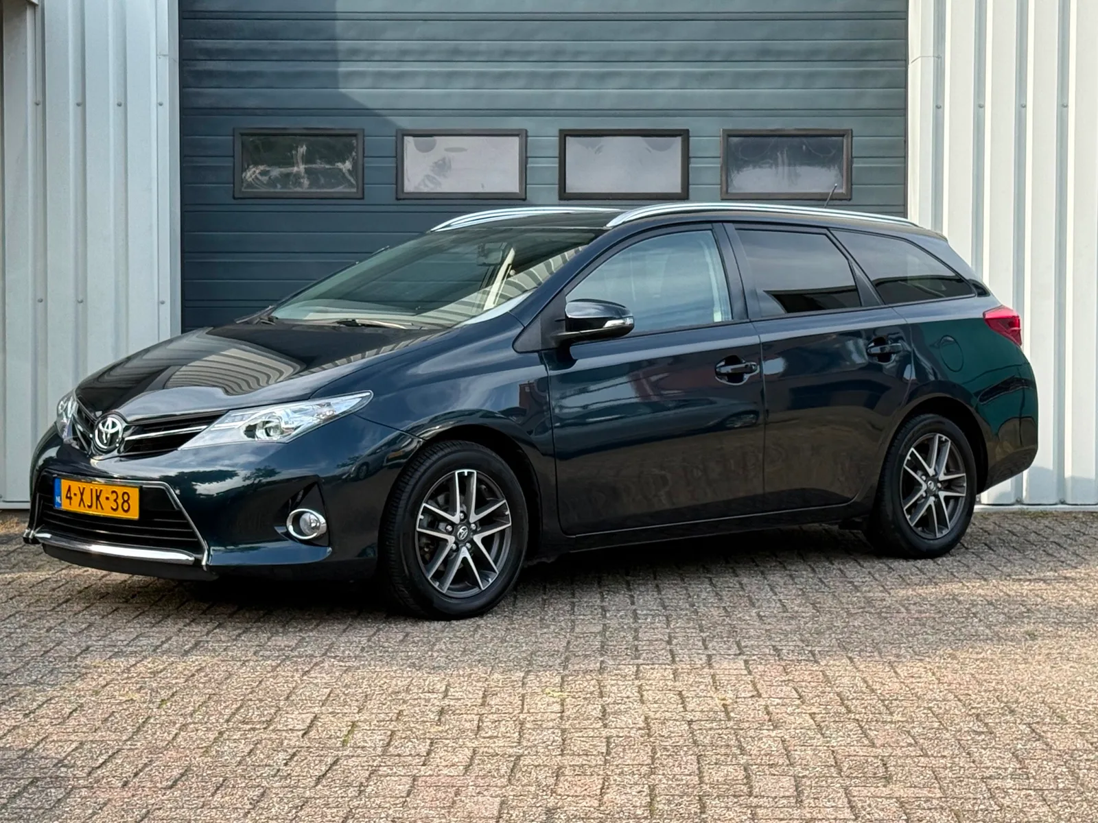 Toyota Auris (2014) — foto 1