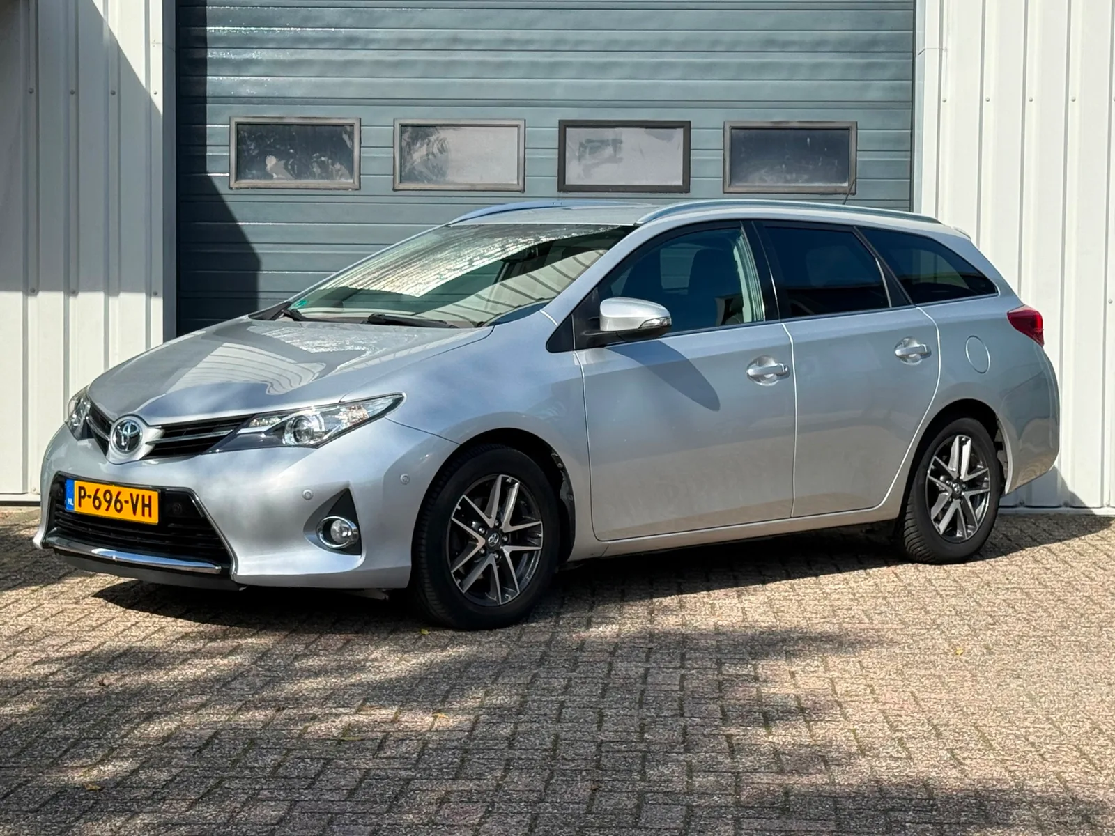 Toyota Auris (2015) — foto 1