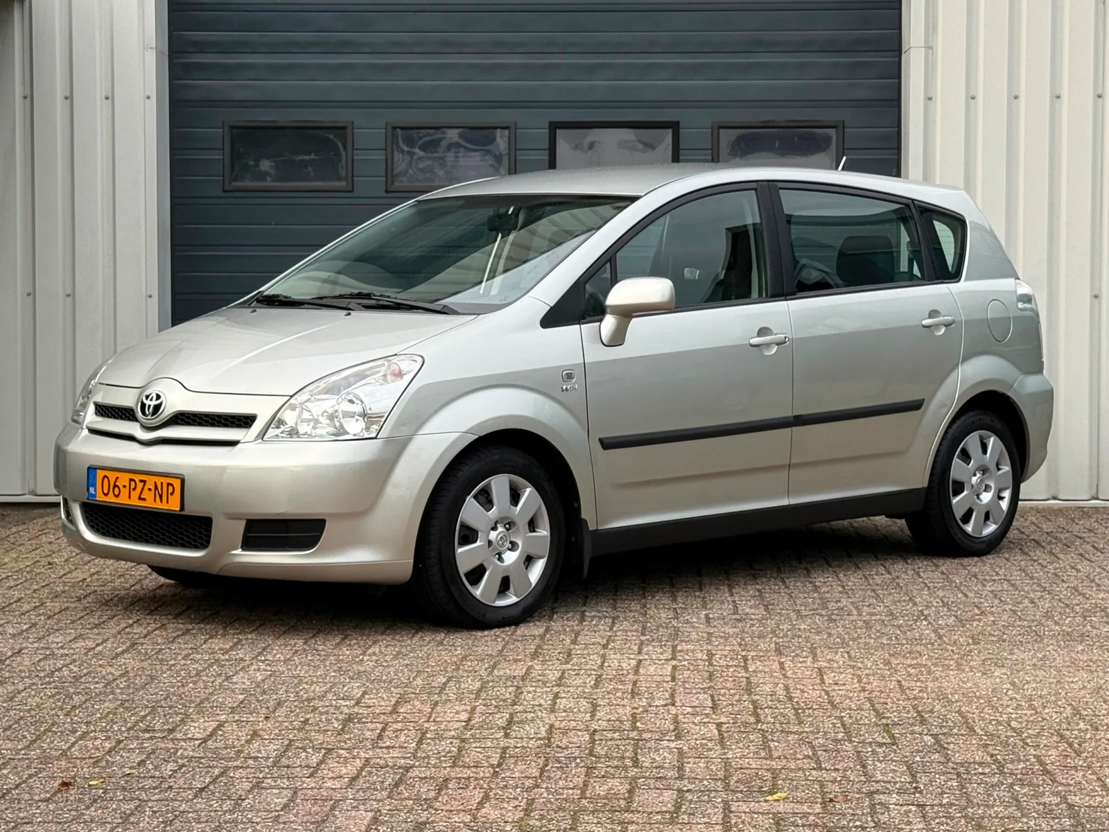 Toyota Corolla Verso (2005) — foto 1