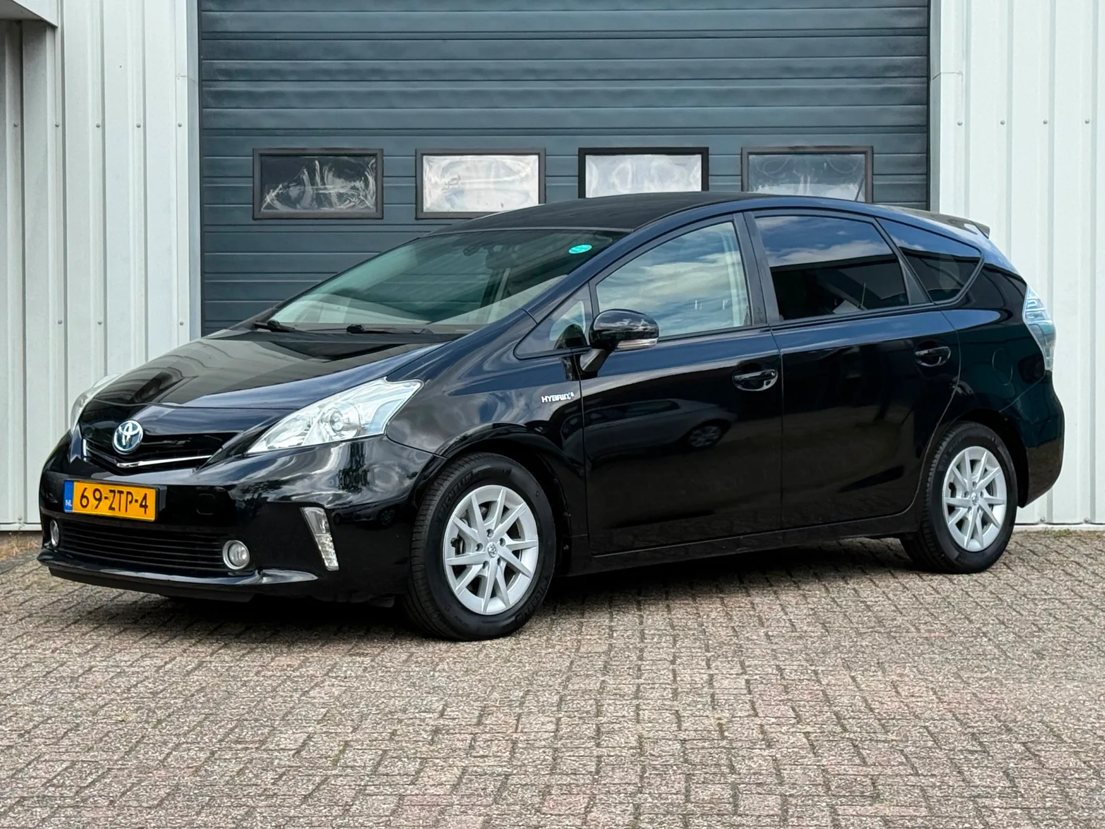 Toyota Prius (2013) — foto 1