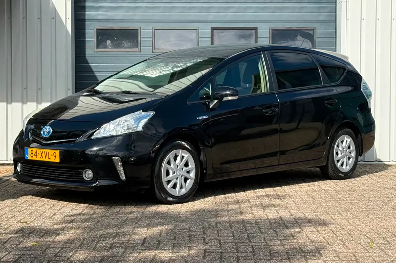 Toyota Prius Wagon (2012)