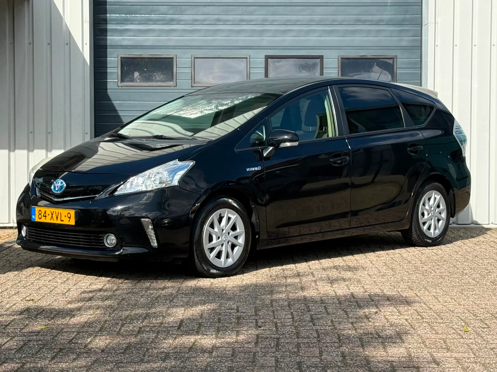 Toyota Prius Wagon (2012) — foto 1