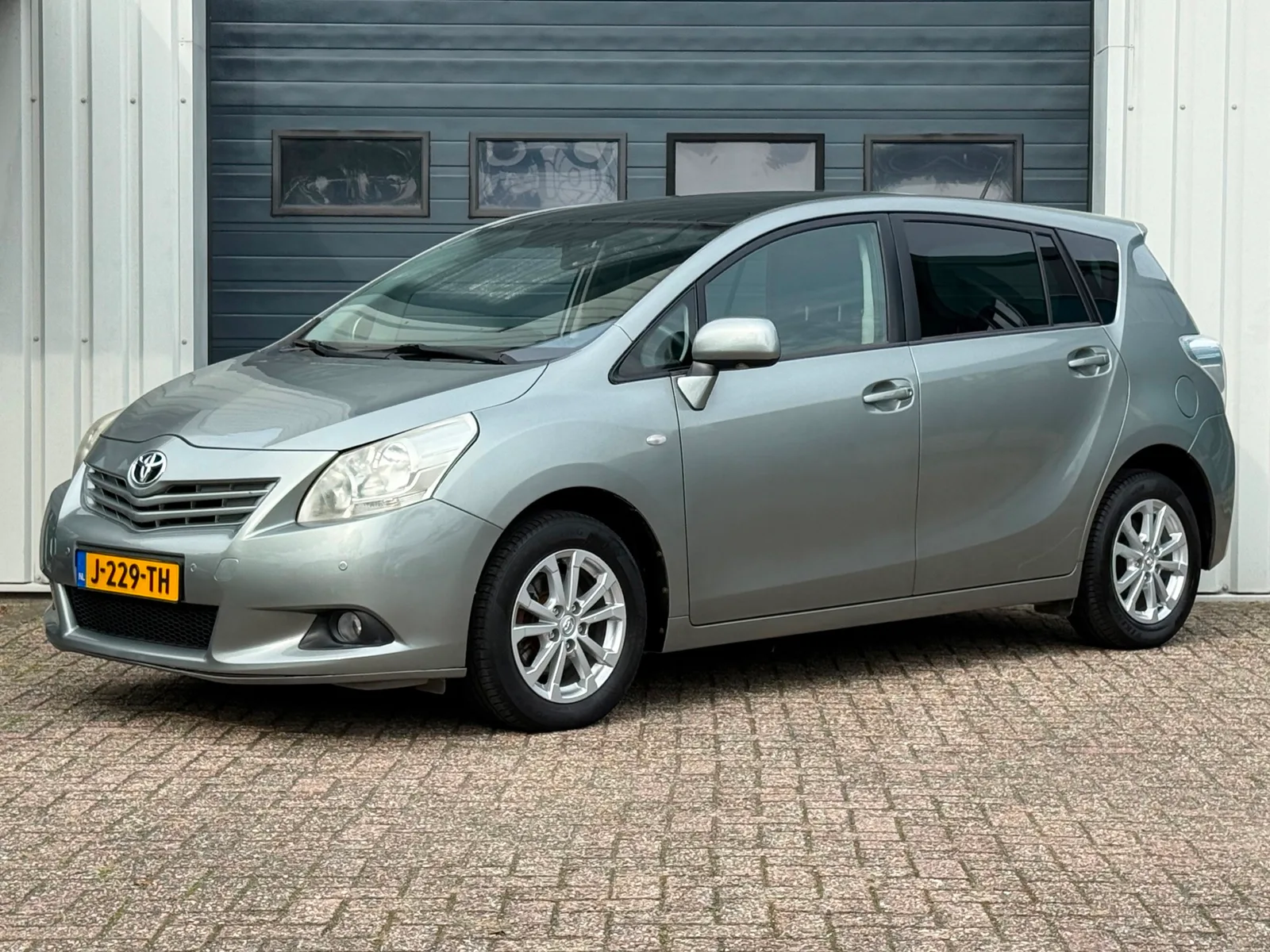 Toyota Verso (2011) — foto 1