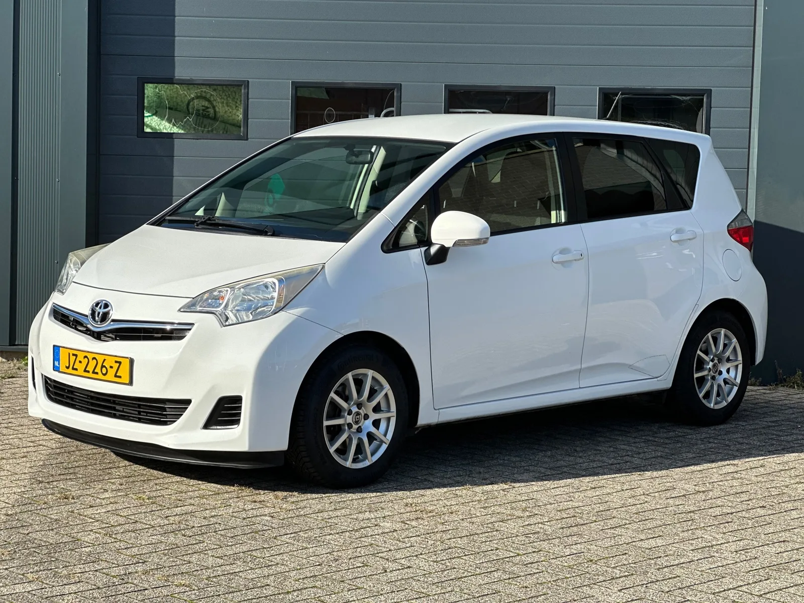 Toyota Verso S (2013) — foto 1